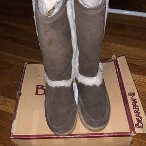 Bear Paws women’s size 10 in great shape already waterproof sprayed.